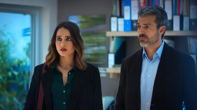 Giulia Giordano (Matilde Gioli) und Andrea Fanti (Luca Argentero) – Bild: AXN White