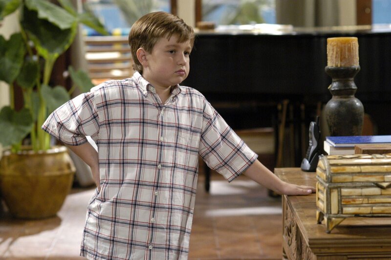 Jake (Angust T. Jones) leidet unter der Trennung seiner Mutter, doch sein Vater und sein Onkel versuchen alles, um ihn zu trösten … – Bild: Warner Brothers Entertainment Inc.