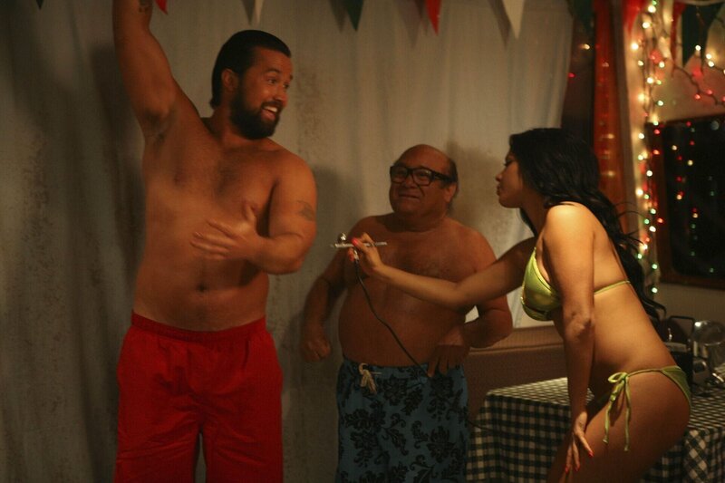 Mac (Rob McElhenney, l.); Frank Reynolds (Danny DeVito, M.) – Bild: Bluebush Productions, LLC