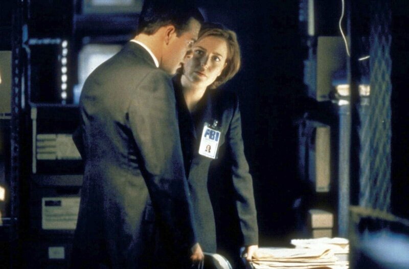 Der junge FBI-Agent Peyton Ritter (Richard Ruccolo) ist Dana Scullys (Gillian Anderson) neuer Partner und hilft ihr bei den Ermittlungen. – Bild: ProSieben MAXX