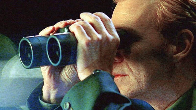 Horatio (David Caruso) hält Ausschau nach dem Mörder. – Bild: TVNOW /​ CBS