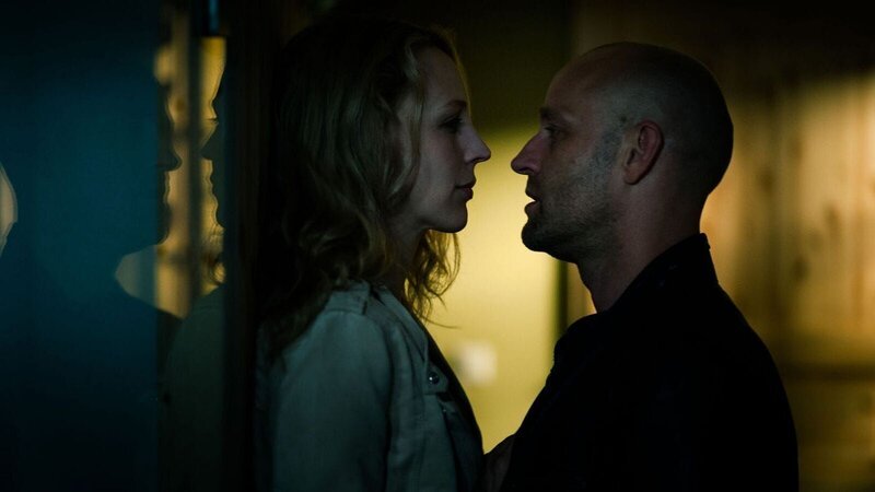 Julia (Petra Schmidt-Schaller) und Erik (Jürgen Vogel). – Bild: port.hu Julia (Petra Schmidt-Schaller) und Erik (Jürgen Vogel). – Bild: port.hu