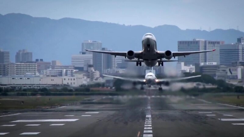 Flugzeug startet – Bild: RTL /​ CAPA – 2024