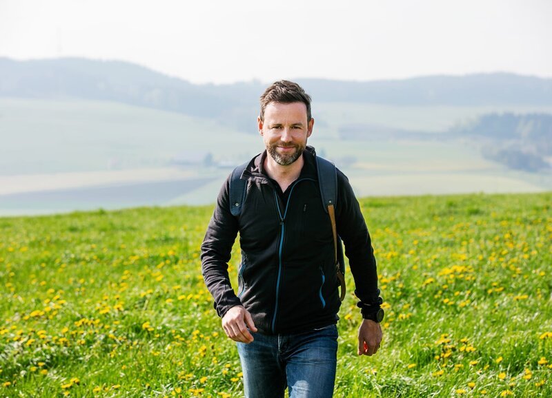 Moderator Nik Hartmann – Bild: SRF/​Marcus Gyger