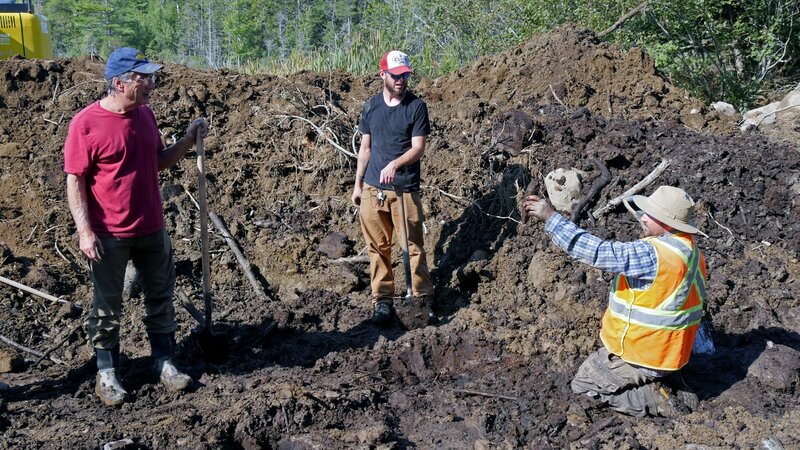 Die Gruppe gräbt – Bild: Prometheus Entertainment Lizenzbild frei