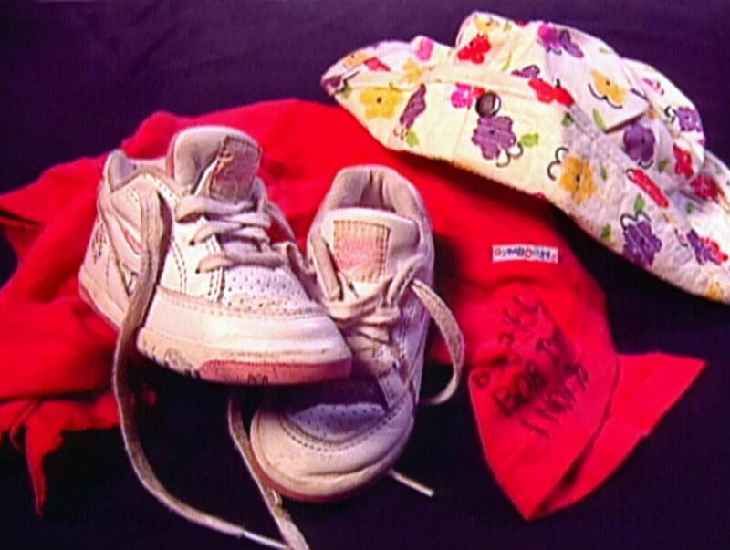 Die Leiche eines kleinen Mädchen wird am Straßenrand gefunden. Von ihrer Mutter fehlt jede Spur. Was ist passiert? – Bild: RTL NITRO