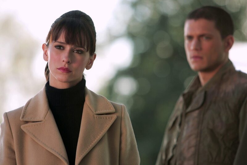 Der Soldat Paul Adams (Wentworth Miller, r.), der 1972 im Vietnamkrieg bei einem Hubschrauberabsturz ums Leben kam, dessen Leiche jedoch nie gefunden wurde, taucht bei Melinda (Jennifer Love Hewitt, l.) auf und bittet sie um Hilfe. – Bild: ABC Studios