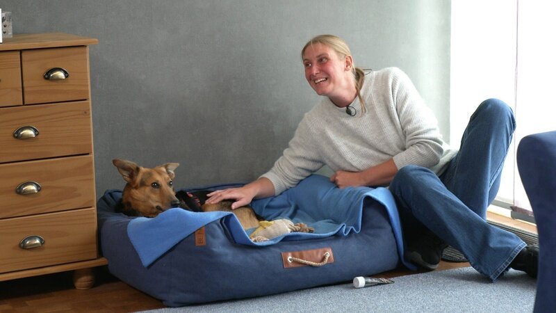 Hund Snoopy mit Interessentin Daniela Mühlenberg – Bild: Foto: RTL