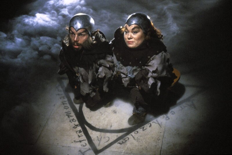 Greedigut (Tamara De Treaux,r.) und Grizzel (Peter Risch). . Ghoulies – Bild: MGM Greedigut (Tamara De Treaux,r.) und Grizzel (Peter Risch). . Ghoulies – Bild: MGM