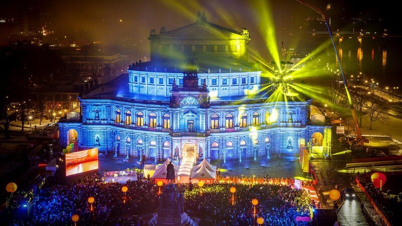 Semperoper (eine Aufnahme von der Veranstaltung). – Bild: Honorarfrei – nur für diese Sendung inkl. SocialMedia bei Nennung ZDF und MDR/​Semper Opernball/​Toni Kretsc.