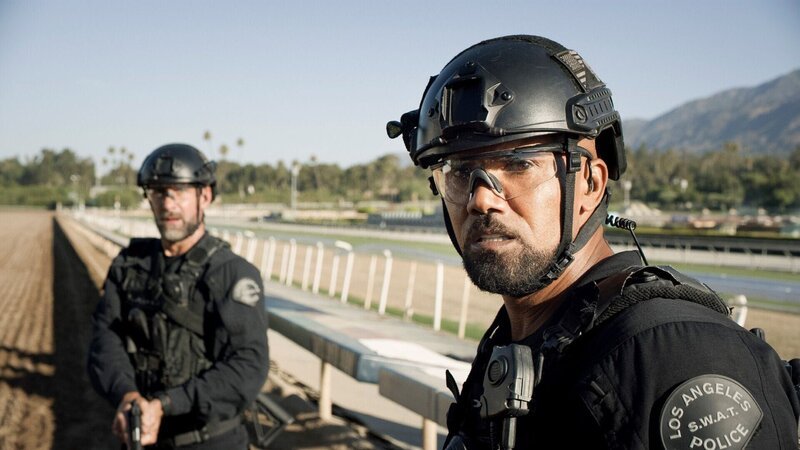 David ‚Deacon‘ Kay (Jay Harrington, l.) und Daniel ‚Hondo‘ Harrelson (Shemar Moore) – Bild: Sony Pictures Television Inc. and CBS Studios Inc.
