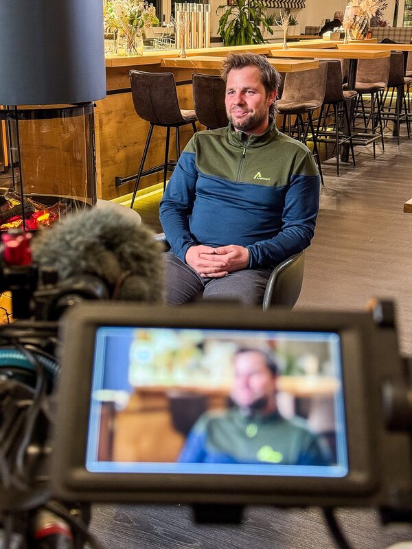 Kitzbühel am Schirm - Die besten Bilder live von der Streif – Bild: ORF/​DEGN FILM