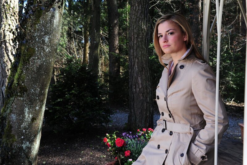 Theresa (Ines Lutz) – Bild: ARD /​ Ann Paur