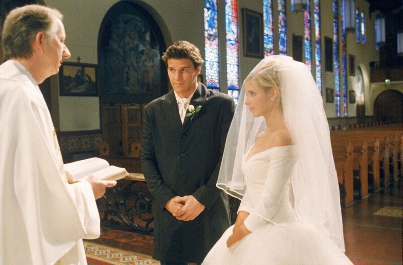 L-R: Angel (David Boreanaz), Buffy (Sarah Michelle Gellar) – Bild: RTL  /​ Twentieth Century Fox Film Corporation.