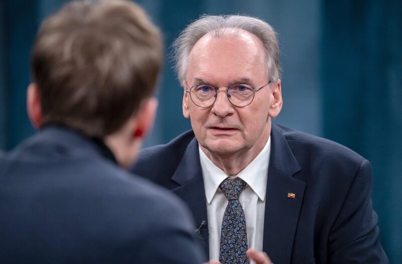 Reiner Haseloff (CDU, r.) und Veit Medick – Bild: tagesschau24