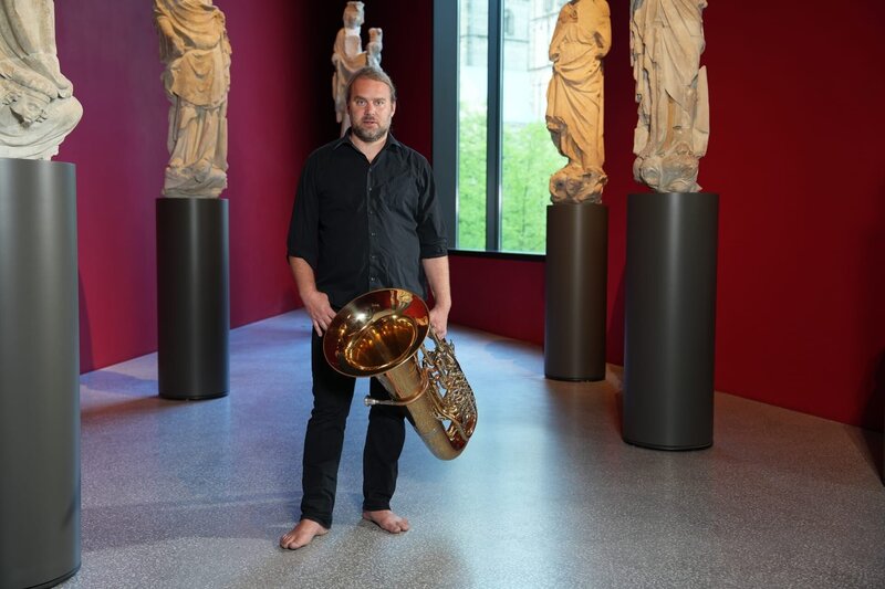 Tuba-Professor Andreas Martin Hofmeir hat ein besonders gutes Immunsystem und ist fast nie krank. – Bild: Steffen Bohn /​ BR /​ BR/​Steffen Bohn