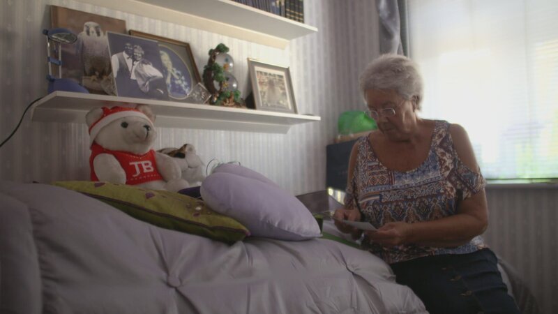 Lyn, Lorraines Mutter – Bild: CI
