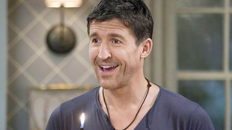 Warum ist Dr. Ian Faulkner (Jonathan Cake), Isles’ ehemaliger Freund, plötzlich in der Stadt? – Bild: TVNOW/​ Warner Brothers Ent.