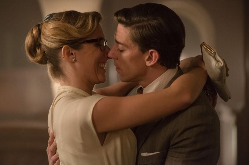 Rita Montesinos (Cecilia Freire, l.); Pedro Infantes (Adrián Lastra, r.) – Bild: Manuel Fernández-Valdés/​BetaFilm