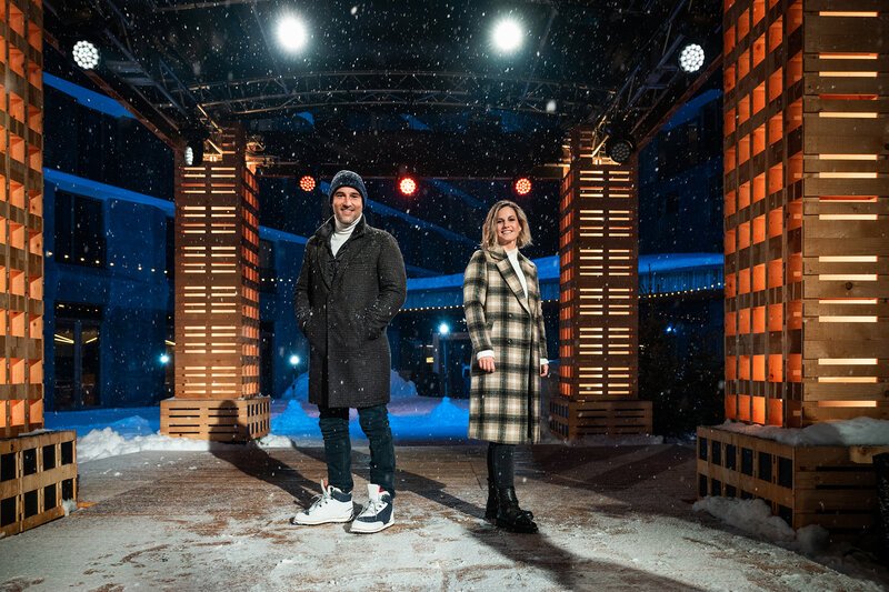 SRF bi de Lüt – Live. Die Moderatoren Salar Bahrampoori und Fabienne Gyr – Bild: SRF1