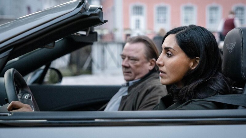 Dr. Schlesinger (Peter Kurth), Azra (Narges Rashidi) – Bild: RTL /​ MOOVIE /​ Stephan Rabold