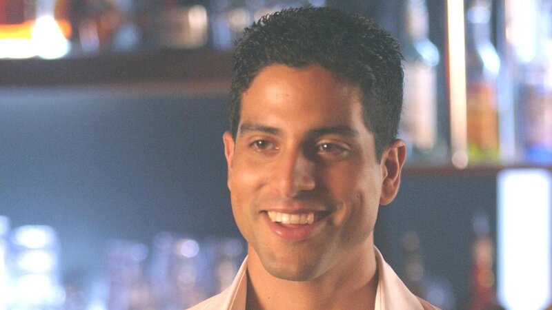Delko (Adam Rodriguez) und seine Kollegen des CSI-Teams ermitteln in einem Club, deren Besitzer erschossen wurden. – Bild: TVNOW /​ CBS