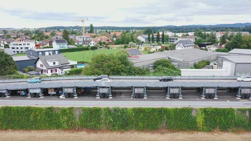Die mobile Astra-Bridge auf der A1 bei Recherswil zwischen Bern und Zürich, Schweiz – Bild: ZDF und Jela Henning, Doclights