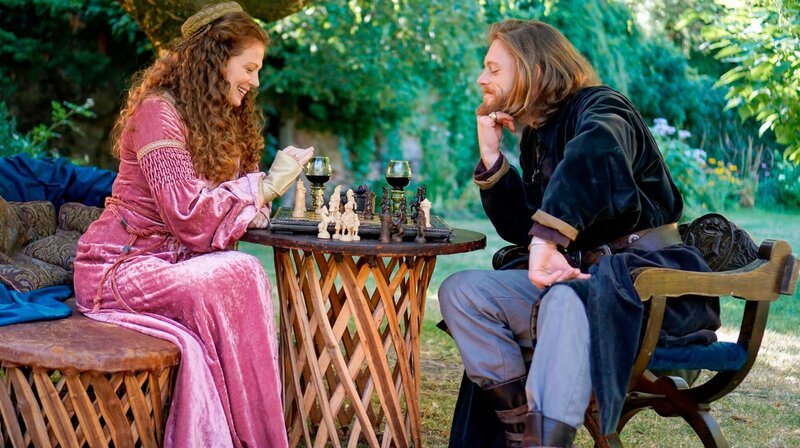 Siegfried und Kriemhild stehen für ein völlig neues Liebesideal im Hochmittelalter: die höfische Liebe. – Bild: phoenix/​ZDF/​Florian Miller