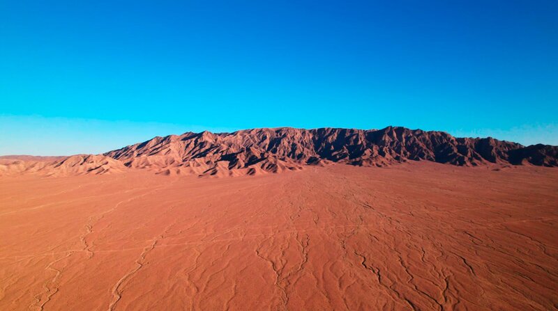 Kysylkum heißt „roter Sand“. Die Wüste hat gewaltige Ausmaße und zieht sich vom Karakum in Turkmenistan über Usbekistan bis nach Kasachstan. – Bild: BR/​NDR