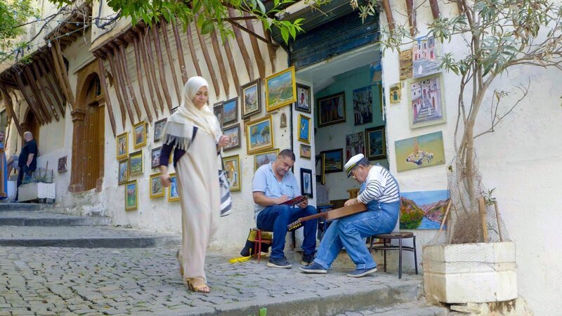 Die Altstadt von Algier, die Kasbah, mit ihren engen Gassen ist nur zu Fuß zu erkunden. – Bild: Vincent Productions