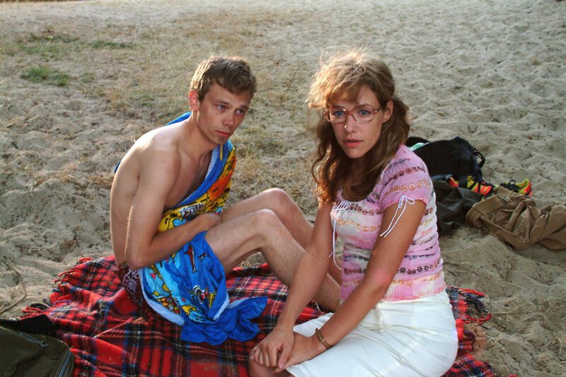 Lisa (Alexandra Neldel, r.) redet sich die Nacht mit Jürgen (Oliver Bokern, l.) schön. (Dieses Foto von Alexandra Neldel darf nur in Zusammenhang mit der Berichterstattung über die Serie „Verliebt in Berlin“ veröffentlicht und verbreitet werden.) – Bild: SAT.1 /​ Monika Schürle