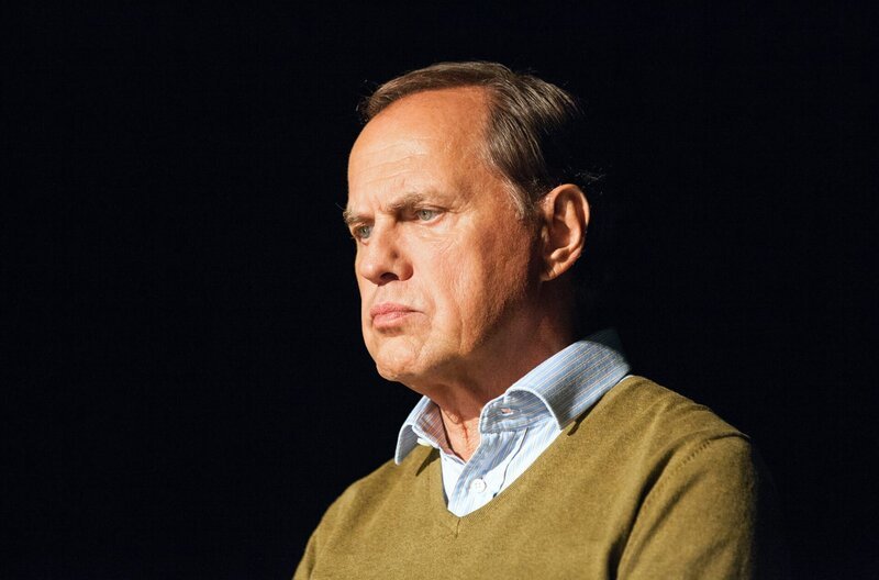 Nach einer Idee von Harald Schmidt Ein bisschen fürchtet Wolfram (Uwe Ochsenknecht), dass er sich mit dem Hamletprojekt übernommen hat. Aber geschmeichelt ist er trotzdem. – Bild: SWR/​Violet Pictures/​Maor Waisburd