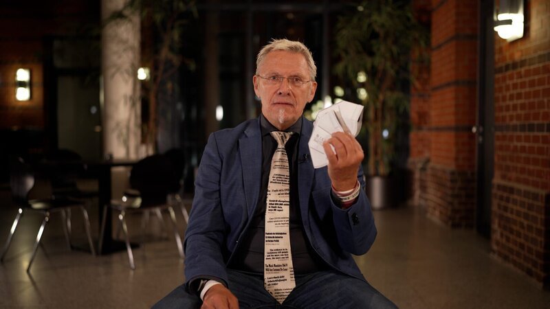 Virologe Martin Haditsch beim Interview – Bild: Servus TV/​ Robin Lindemann