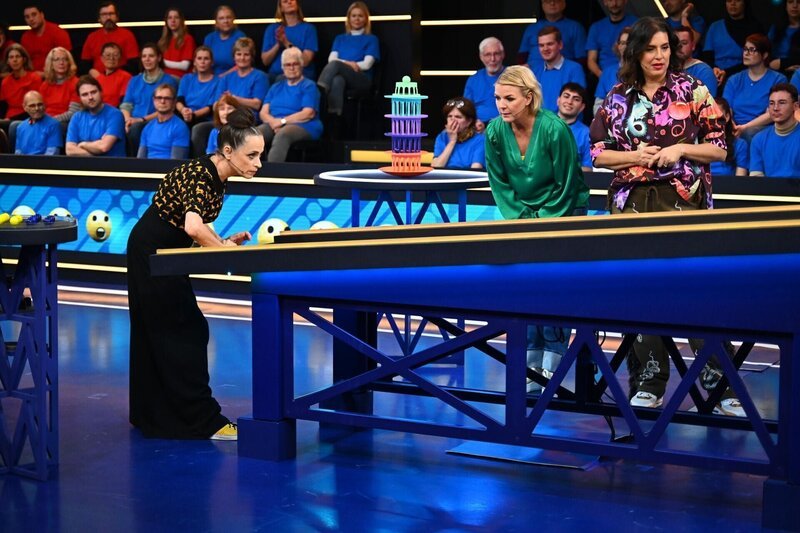 (v.l.n.r.) Anna Thalbach; Mirja Boes; Elena Uhlig – Bild: Joyn /​ Julia Feldhagen