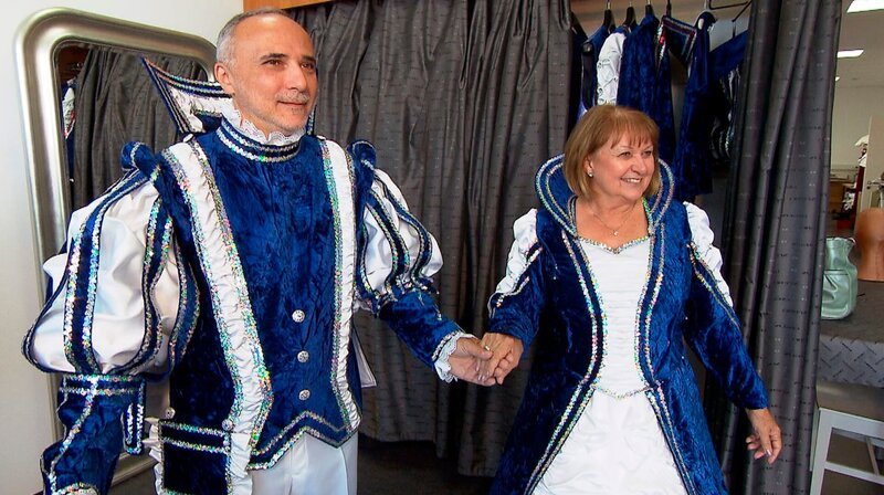 Prinz Bob und Prinzessin Hildegard sind aus Chicago angereist, um ihre Ornate in Deutschland zu kaufen. – Bild: SWR