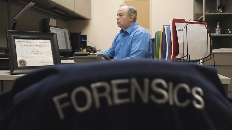 Die Forensiker beginnen mit ihren Ermittlungen. – Bild: TVNOW /​ © 2020 Cable News Network, Inc.