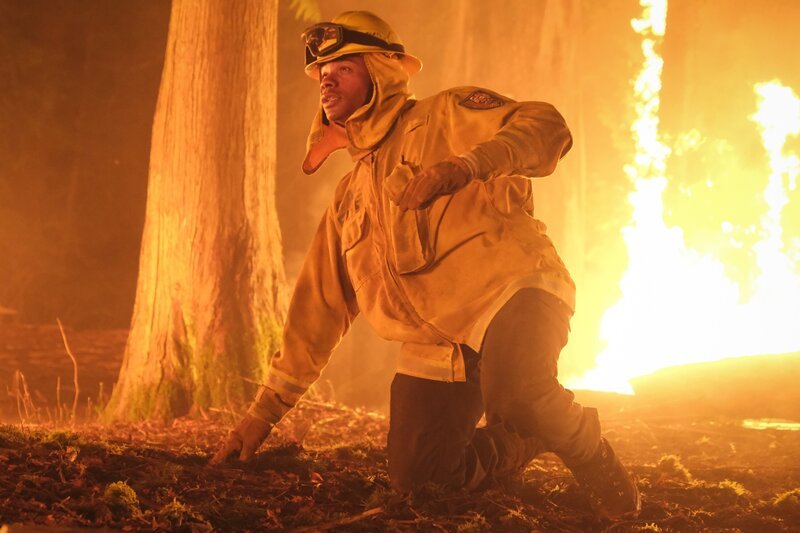 Max Thieriot stars as Bode Donovan, a young convict seeking redemption and a shortened prison sentence by joining a prison release firefighting program in Northern California. – Bild: CBS