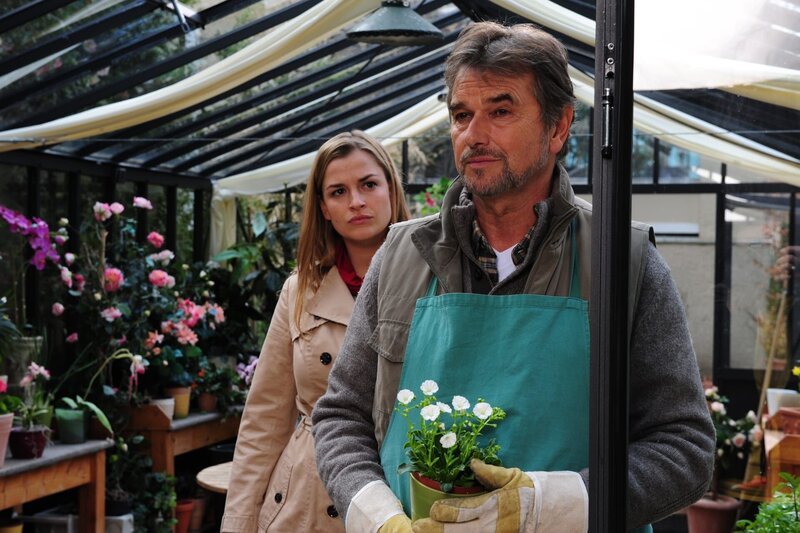 Theresa (Ines Lutz, l.); Hans (Ralph Schicha, r.) – Bild: ARD /​ Ann Paur
