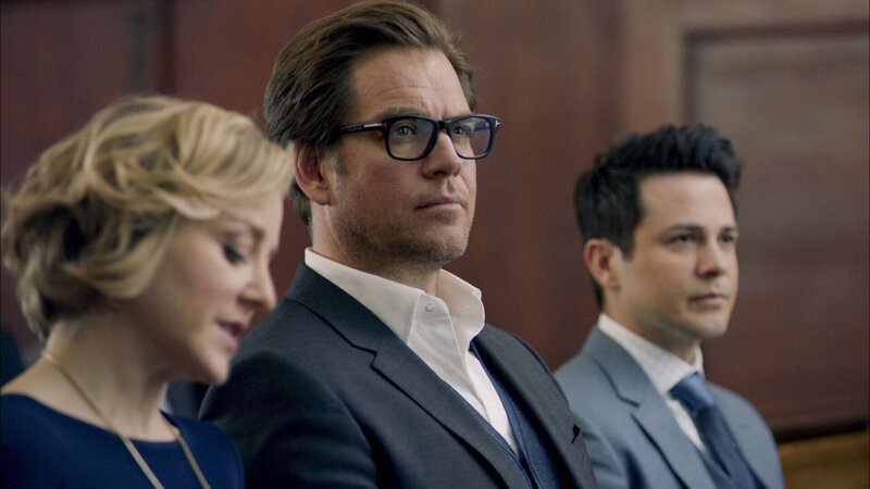 Jetzt wird sich zeigen, ob Bull (Michael Weatherly, M.), Marissa (Geneva Carr, l.) und Benny (Freddy Rodriguez, r.) tatsächlich die richtige Strategie verfolgen oder, ob sie vielleicht doch einen Fehler gemacht haben … – Bild: 2016 CBS Broadcasting, Inc. All Rights Reserved. Lizenzbild frei