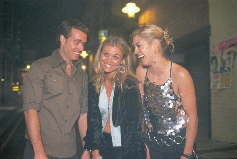 Von links: Simon (Murray Bartlett), Tess Silverman McLeod (Bridie Carter) und Briony Masters (Alexandra Davies) – Bild: Millennium Television