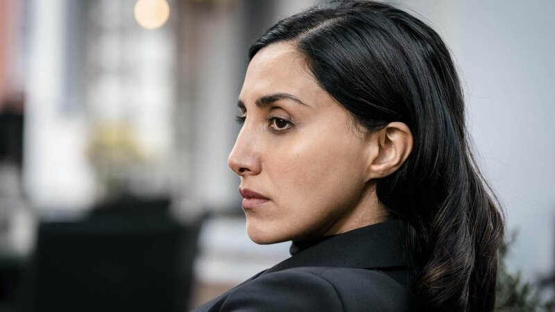 Azra (Narges Rashidi) Die Verwendung des sendungsbezogenen Materials ist nur mit dem Hinweis und Verlinkung auf TVNOW gestattet. – Bild: MOOVIE /​ Stephan Rabold