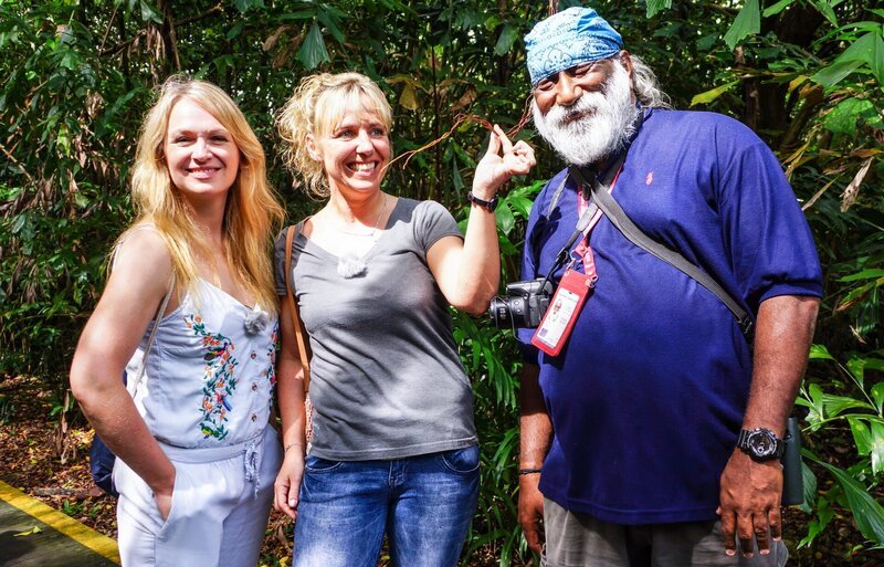 Ausflug mit Cori und Reiseleiterin Anja ins Sungei Buloh Wetland Reserve in Singapur. – Bild: BR/​Deborah Stoeckle