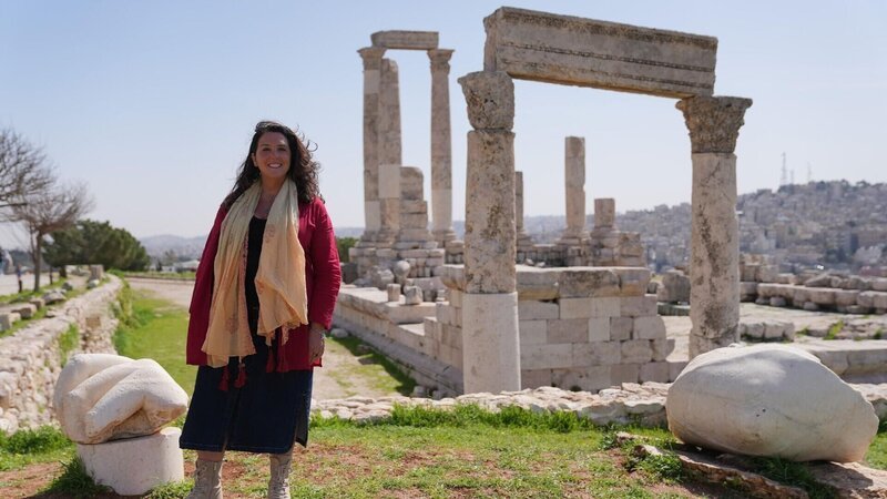 Bettany Hughes – Bild: RTL /​ (c) Tim Knight /​ Jordanien