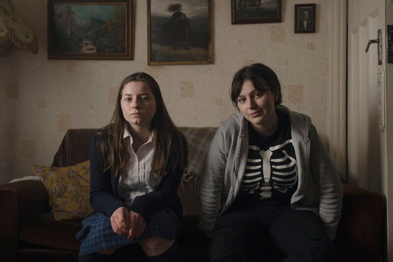 Char (Hazel Doupe, l.) und Suzanne (Jordanne Jones, r.) – Bild: Star Invest Films Char (Hazel Doupe, l.) und Suzanne (Jordanne Jones, r.) – Bild: Star Invest Films