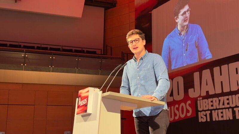 Juso-Bundesvorsitzender Philipp Türmer setzt sich für bezahlbare Wohnungen für Azubis und Studentinnen ein. – Bild: Nicole Frölich Juso-Bundesvorsitzender Philipp Türmer setzt sich für bezahlbare Wohnungen für Azubis und Studentinnen ein. – Bild: Nicole Frölich