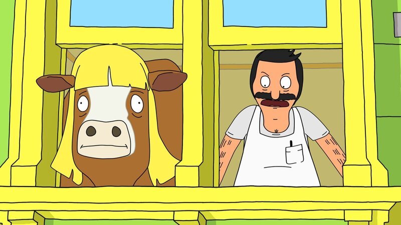 Bob’s Burger ist kurz davor, die 100.000 Burger-Marke zu knacken, und das ist vor allem für Bob (r.) unglaublich aufregend. Diese Aufregung ist allerdings nur von kurzer Dauer, denn plötzlich betritt ein radikaler Dokumentarfilmer – mit einem jungen Ochsen mit blonder Perücke – den Laden. – Bild: Fox