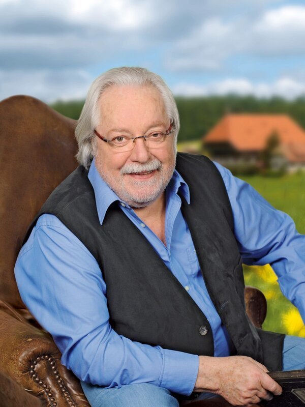 SÜDWESTRUNDFUNK Die Fallers – Die SWR Schwarzwaldserie Hermann Faller (Wolfgang Hepp) © SWR/​Schweigert, honorarfrei – Verwendung gemäß der AGB im engen inhaltlichen, redaktionellen Zusammenhang mit genannter SWR-Sendung bei Nennung „Bild: SWR/​Schweigert“ (S2+). SWR-Pressestelle/​Fotoredaktion, Baden-Baden, Tel: 07221/​929⁠–⁠24429, foto@swr.de – Bild: SWR/​Stephanie Schweigert /​ SWR-Pressestelle/​Fotoredaktion