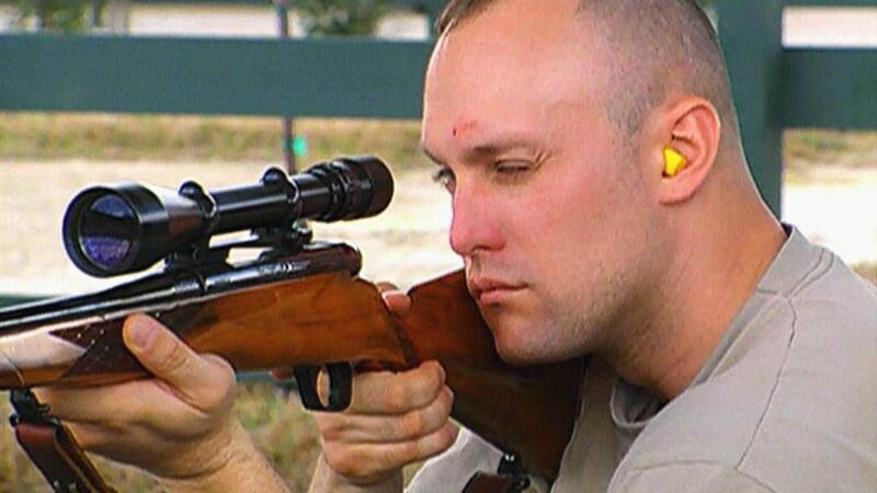 1984 wird eine Frau tot aufgefunden und Ihr Mann wegen Mordes verurteilt. Zwei Jahre später wird der Fall neu aufgerollt. Kann ein ballistischer Test den Inhaftierten entlasten? – Bild: RTL Deutschland
