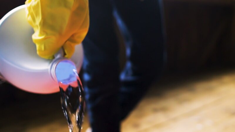 Spurenbeseitigung Die Verwendung des sendungsbezogenen Materials ist nur mit dem Hinweis und Verlinkung auf TVNOW gestattet. – Bild: TVNOW /​ 2020 Cable News Network, Inc.