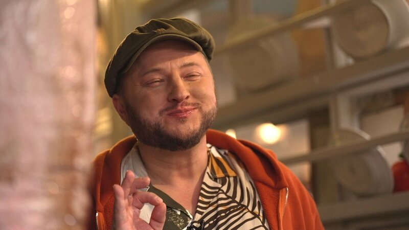 Sebastian Lege probiert den Iskender Döner in Bursa (Türkei). – Bild: RTL /​ Der beste Döner Deutschlands